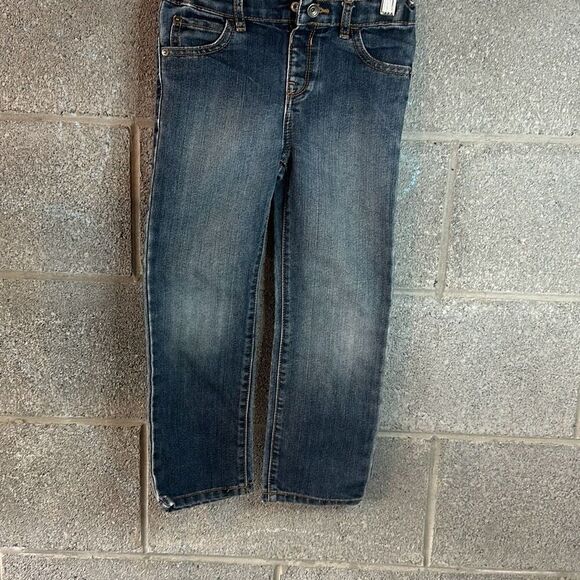 The Childrens Place Denim Straight Leg Jeans Blue Kids 5T - Picture 1 of 3